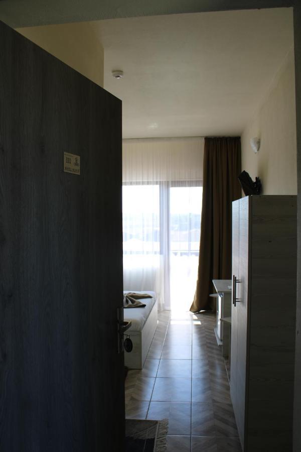 Hotel Ariana Tasnad Exterior foto