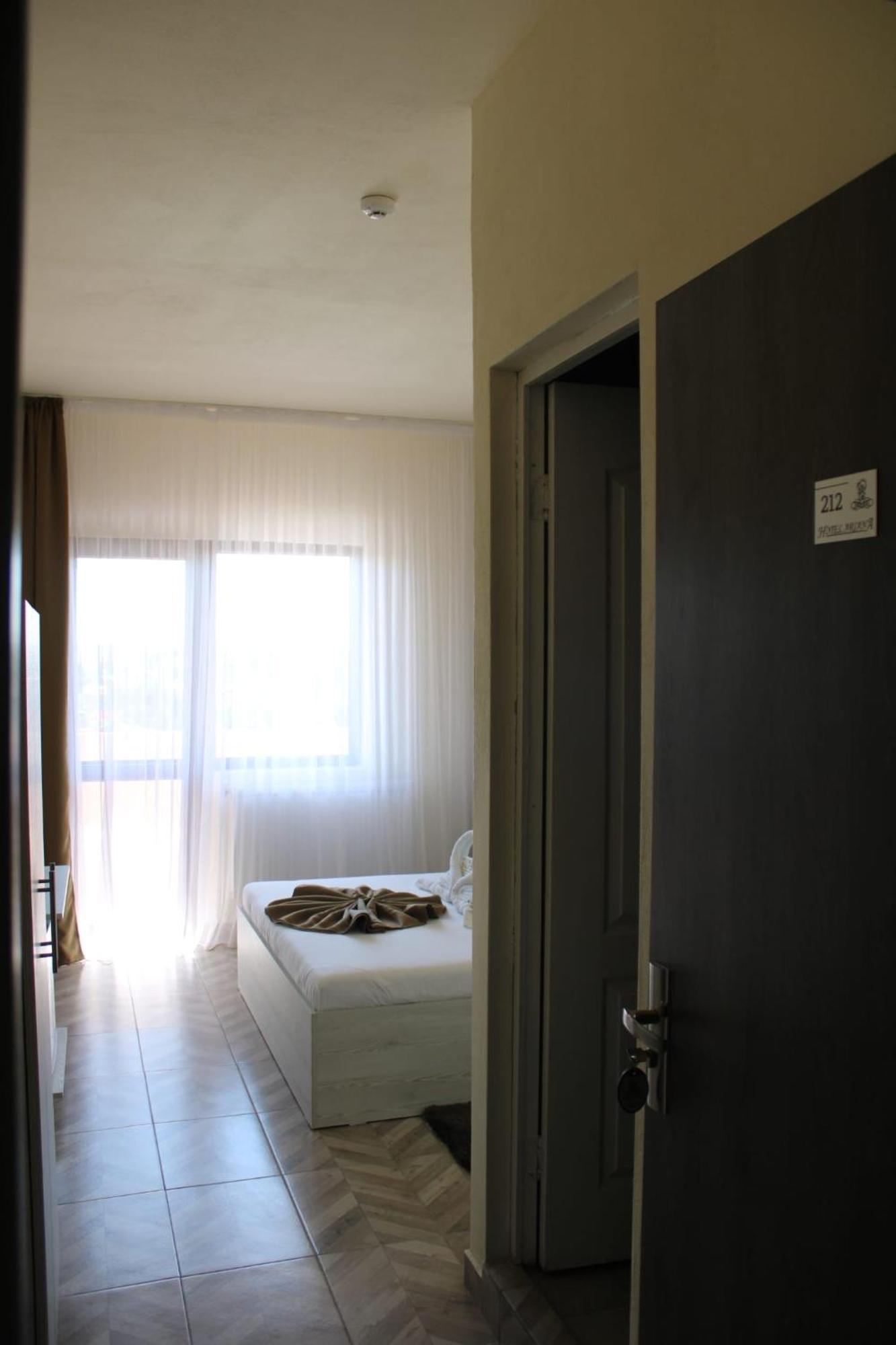 Hotel Ariana Tasnad Exterior foto