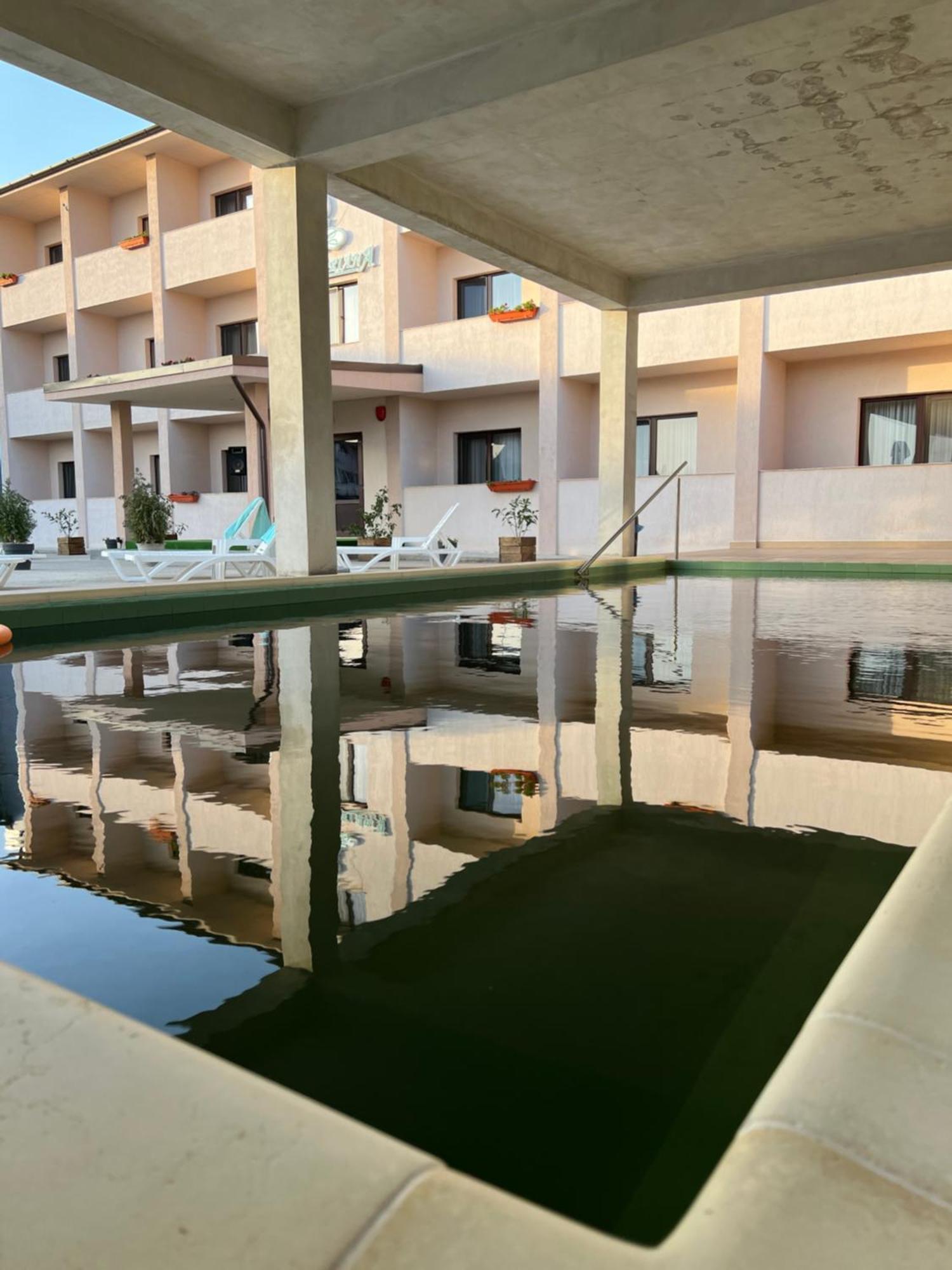 Hotel Ariana Tasnad Exterior foto